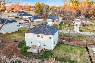 211 Macon Dr, Statesville, NC 28625 - Photo 3