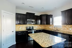 10414 Kempsford Dr, Charlotte, NC 28262 - Photo 3