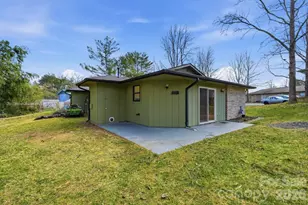 714 Farmington Cir, Hendersonville, NC 28739 - Photo 3