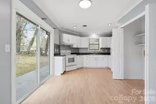 714 Farmington Cir, Hendersonville, NC 28739 - Photo 9