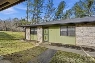 714 Farmington Cir, Hendersonville, NC 28739 - Photo 1