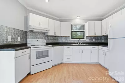 714 Farmington Circle, Hendersonville, NC 28739 - Photo 11