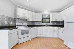 714 Farmington Cir, Hendersonville, NC 28739 - Photo 11