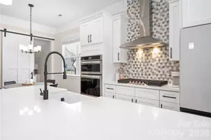 1027 Masefield Ave, Matthews, NC 28105 - Photo 5