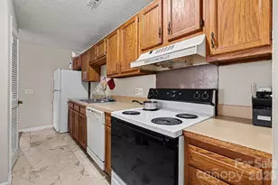 6234 Rosecroft Dr, Charlotte, NC 28215 - Photo 13