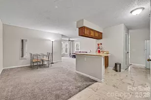 6234 Rosecroft Dr, Charlotte, NC 28215 - Photo 7