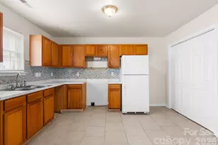 5152 Brooktree Dr, Charlotte, NC 28208 - Photo 7