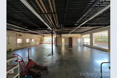 166 N Logan Street, Marion, NC 28752 - Photo 5