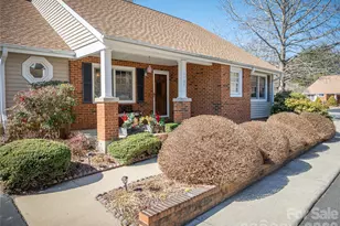 1107 Citation Cir, Hendersonville, NC 28739 - Photo 3