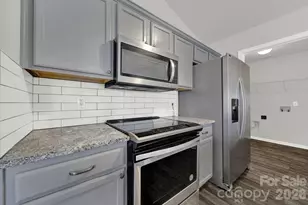 112 N Woodcliff Ln, Mount Holly, NC 28120 - Photo 5