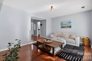 3706 Selwyn Farms Ln, Charlotte, NC 28209 - Photo 3