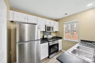 3105 Summercroft Ln, Charlotte, NC 28269 - Photo 9