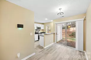 3105 Summercroft Ln, Charlotte, NC 28269 - Photo 7