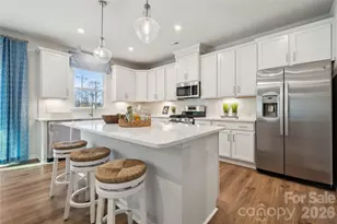 4130 Vis Pne Dr, Charlotte, NC 28215 - Photo 9