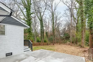 915 Crestmere St, Charlotte, NC 28208 - Photo 21