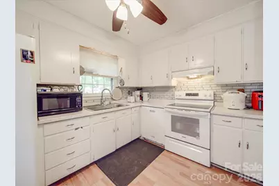 6820 Elm Forest Drive, Charlotte, NC 28212 - Photo 13