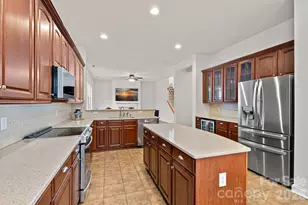 9927 Daufuskie Dr, Charlotte, NC 28278 - Photo 3