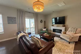 3738 Memorial Pkwy, Charlotte, NC 28217 - Photo 7