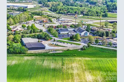 000 Upward Road E, Flat Rock, NC 28731 - Photo 7