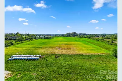 000 Upward Road E, Flat Rock, NC 28731 - Photo 11