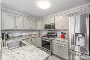 252 Wash Creek Dr, Hendersonville, NC 28739 - Photo 7