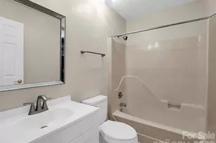 520 Courtwood Ln, Hendersonville, NC 28739 - Photo 7