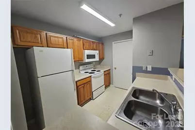 9811 Campus Walk Lane #L, Charlotte, NC 28262 - Photo 7