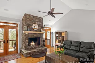 9 Stegall Ln, Asheville, NC 28805 - Photo 3