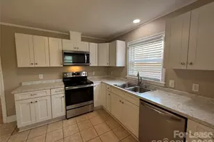 1422 Orvis St, Charlotte, NC 28216 - Photo 9