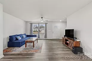 5141 Rustling Pnes Ct, Charlotte, NC 28215 - Photo 7