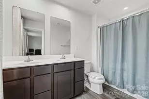 5141 Rustling Pnes Ct, Charlotte, NC 28215 - Photo 17