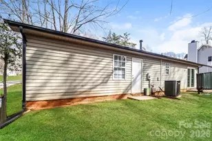 2001 Teddington Dr, Charlotte, NC 28214 - Photo 15