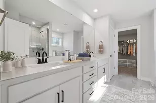 4126 Vis Pne Dr, Charlotte, NC 28215 - Photo 5