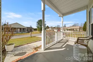 403 Sassafras Dr, Hendersonville, NC 28739 - Photo 5