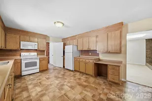 4698 Forest View Rd, Blacksburg, SC 29702 - Photo 15