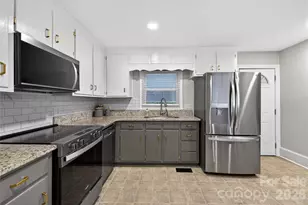 3400 Driftwood Dr, Charlotte, NC 28205 - Photo 9