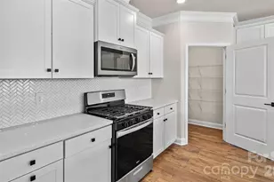 662 River Btm Rd, Fletcher, NC 28732 - Photo 5