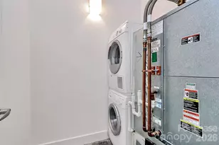 215 Pine Street N, Charlotte, NC 28202 - Photo 9