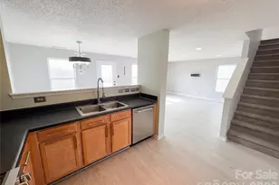 1911 Almond Hills Dr, Charlotte, NC 28262 - Photo 9