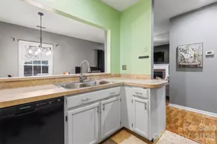 3206 Selwyn Farms Ln, Charlotte, NC 28209 - Photo 7