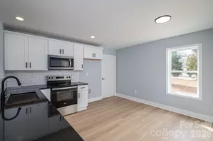 1010 E Catawba St, Lincolnton, NC 28092 - Photo 9