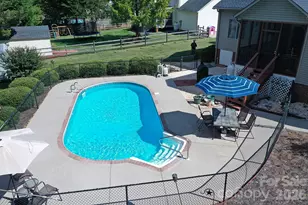 5505 Creek Point Dr, Hickory, NC 28601 - Photo 9