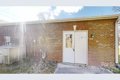 2303 E Main Street, Lincolnton, NC 28092 - Photo 9