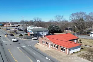2303 E Main St, Lincolnton, NC 28092 - Photo 1