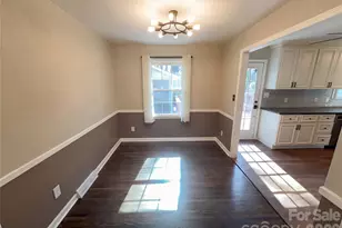 7700 Meadowdale Ln, Charlotte, NC 28212 - Photo 9