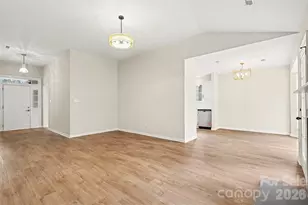 10327 Creswell Ct, Charlotte, NC 28215 - Photo 9