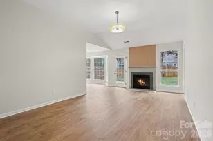 10327 Creswell Ct, Charlotte, NC 28215 - Photo 7