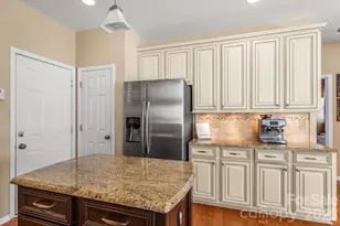 9222 Hickory Tree Ln, Charlotte, NC 28277 - Photo 5