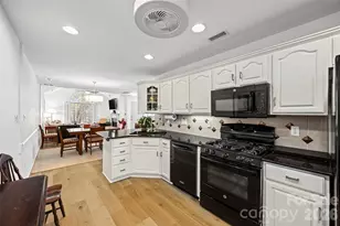 7439 Hurstbourne Green Dr, Charlotte, NC 28277 - Photo 11