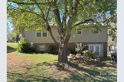 621 E 11th Street, Newton, NC 28658 - Photo 3